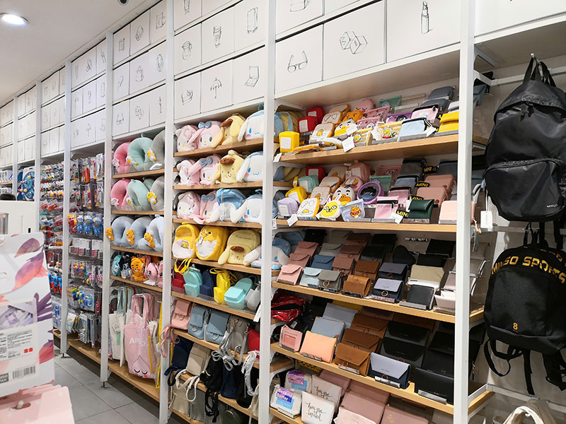 名創(chuàng)優(yōu)品展示柜,精品百貨展示架,母嬰展示架