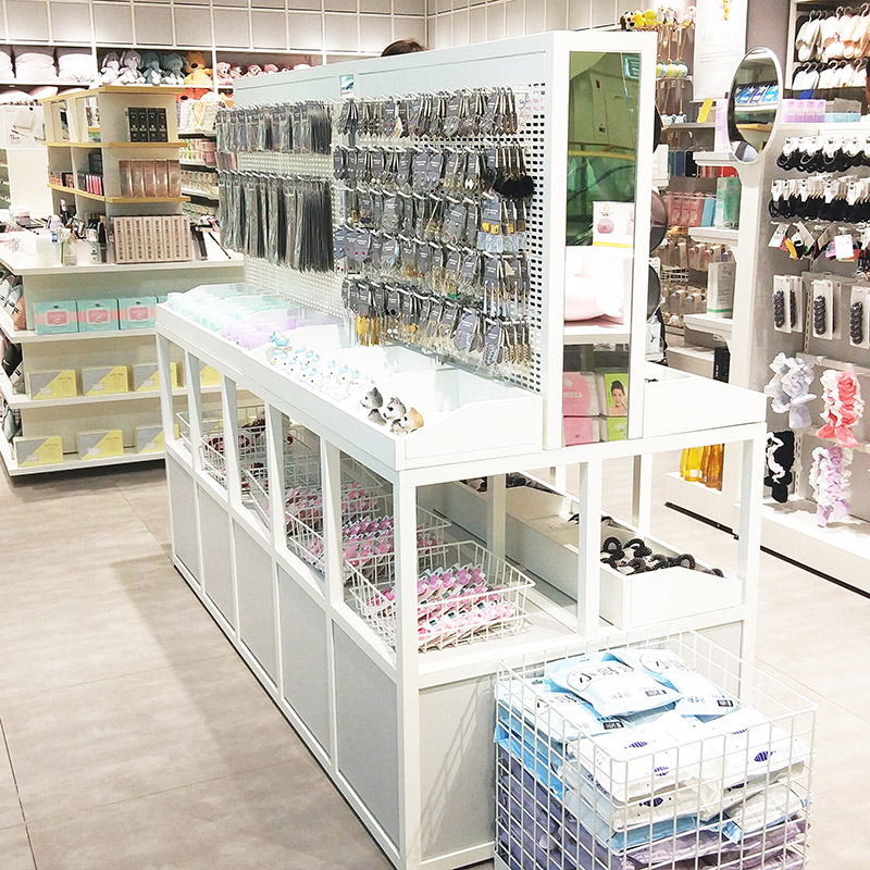 臨夏回族廣州貨架諾米飾品展示柜耳環(huán)架子頭飾項鏈雙面中島展示架批發(fā) ?