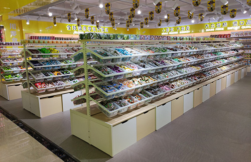 休閑零食店商品貨架陳列技巧_小食品店貨架_廣州貨架廠