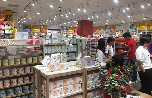 東莞百貨商店要如何擺放貨架才能吸引顧客