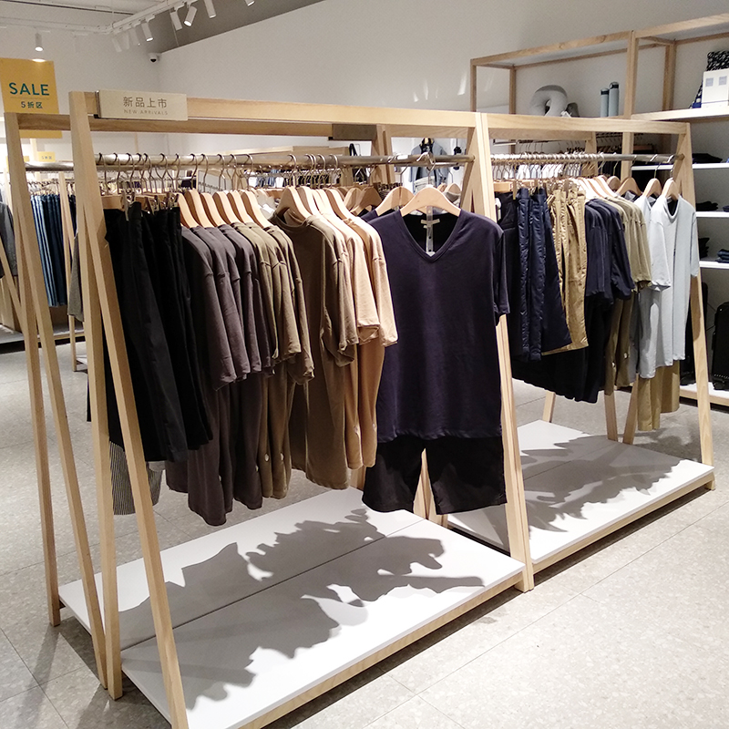 湖北精品服裝店貨架